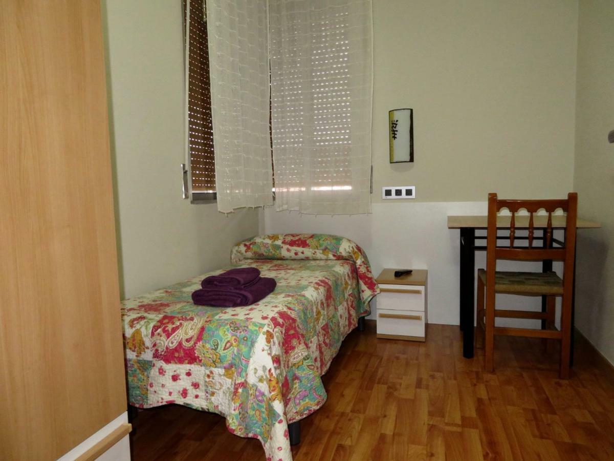 Calfred Iglesia Santa Teresita Apartment Logrono Luaran gambar