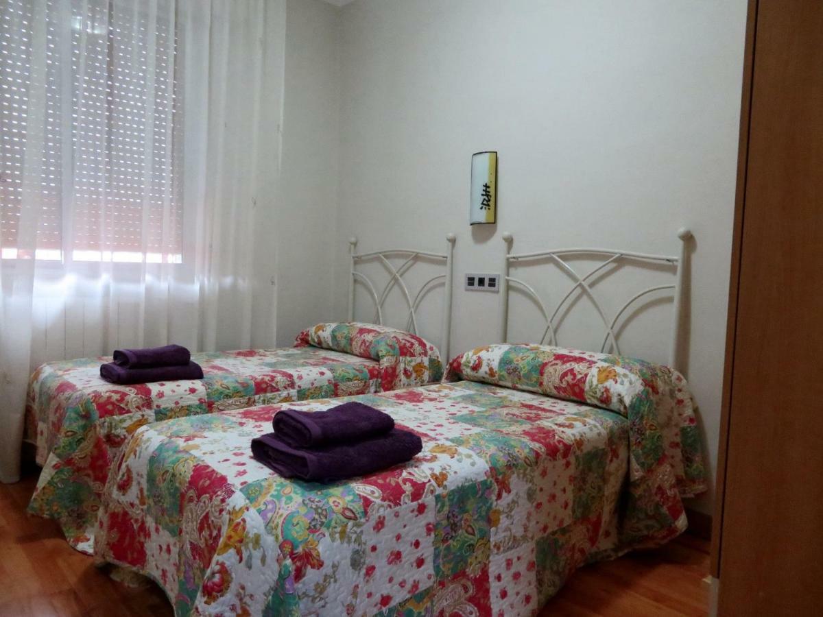 Calfred Iglesia Santa Teresita Apartment Logrono Luaran gambar